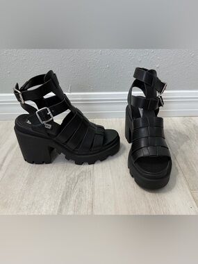 STEVE MADDEN Cosmic Lug Chunky Sole Fisherman Sandals 7M NEW!